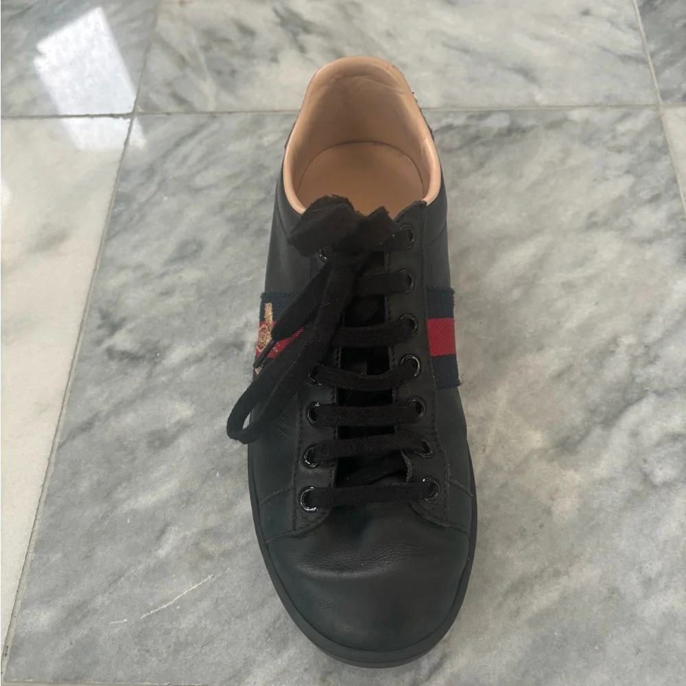 Women’s Gucci Sneakers - Picture 4 of 10